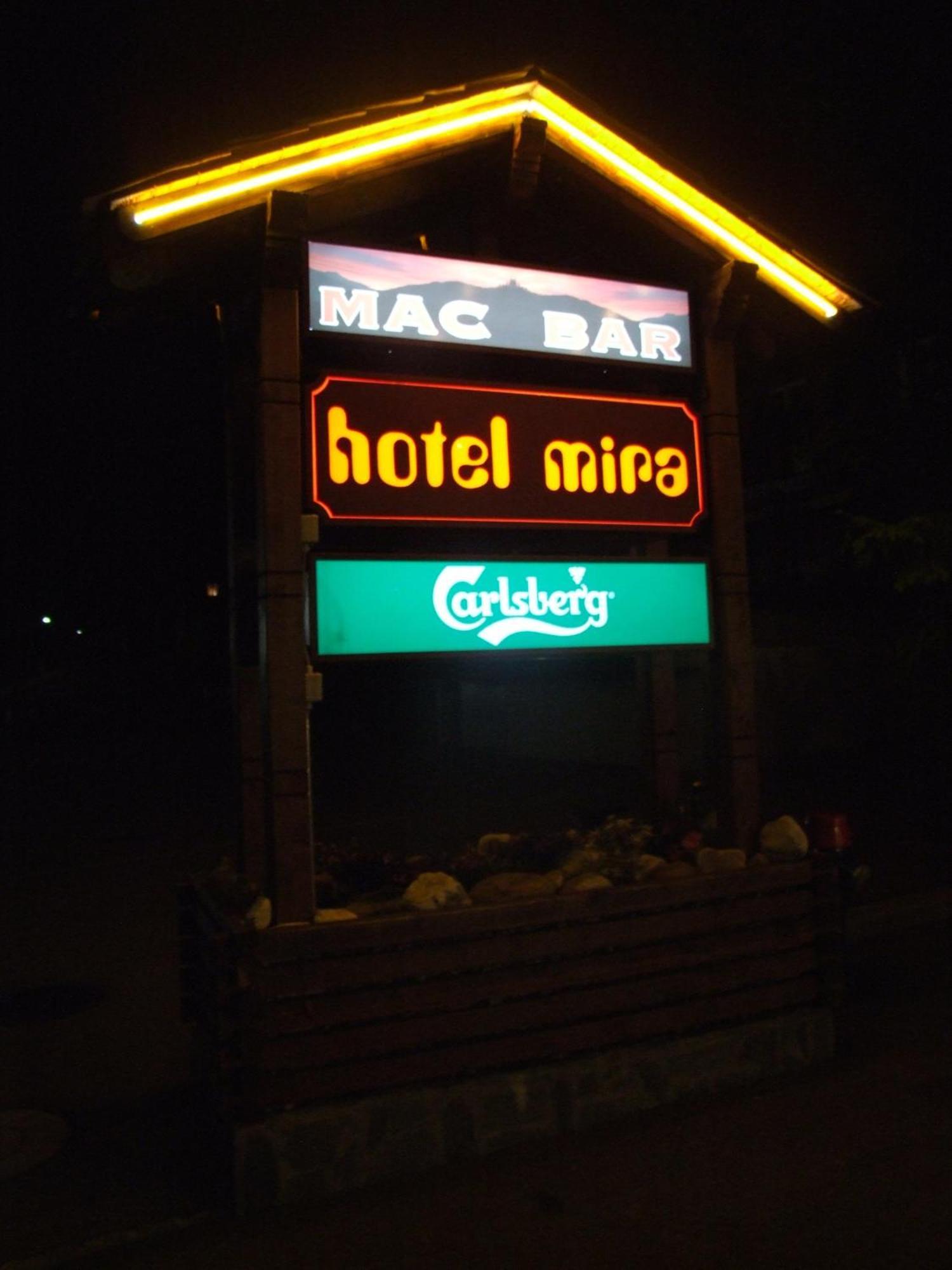 Hotel Mira Седрун Екстериор снимка