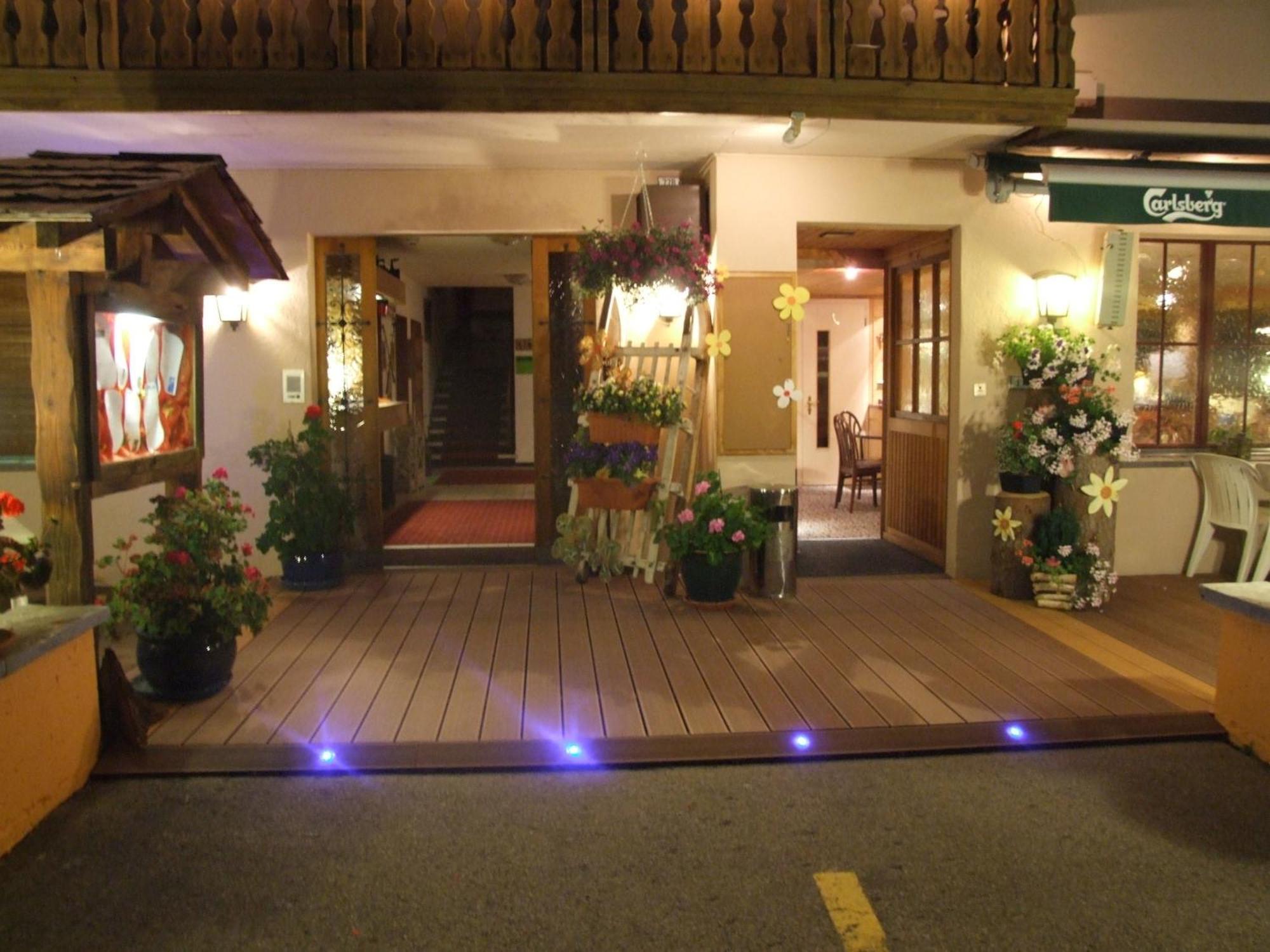 Hotel Mira Седрун Екстериор снимка