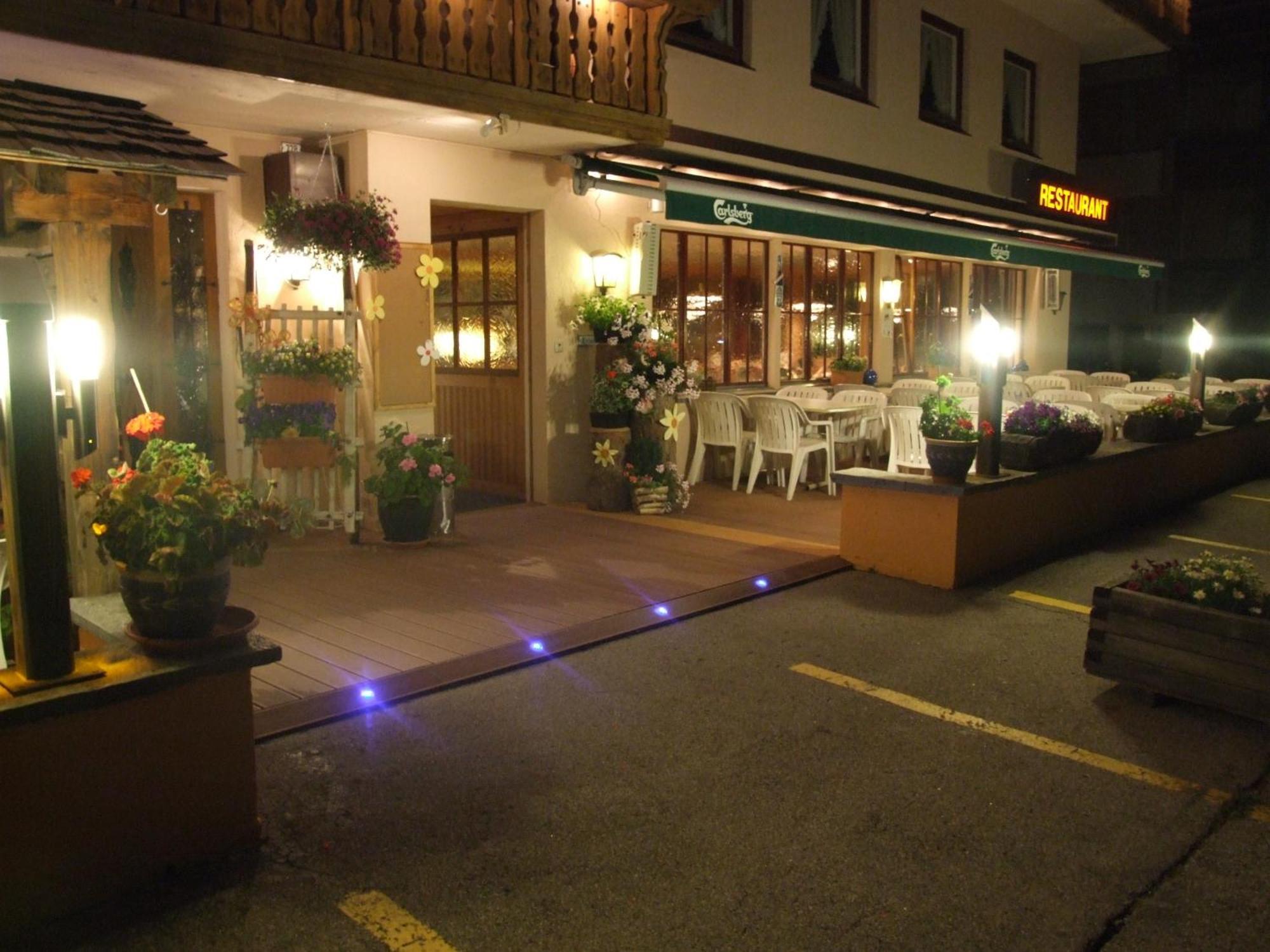 Hotel Mira Седрун Екстериор снимка